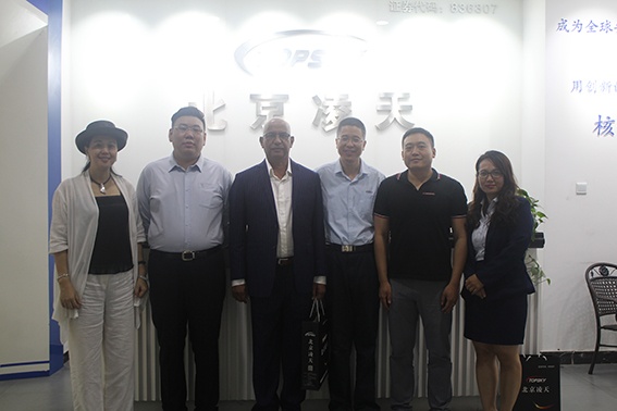 近日，尼日爾防務(wù)部門負(fù)責(zé)人蒞臨北京凌天，專題考察安檢、排爆、反恐等軍用警用技術(shù)裝備。