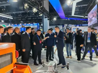 中國(guó)國(guó)際應(yīng)急展快訊：應(yīng)急管理部部長(zhǎng)王祥喜了解凌天智能裝備集團(tuán)無人化裝備創(chuàng)新與應(yīng)用情況！