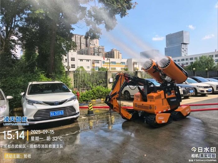 天龍?zhí)雇綴6G全地形破拆滅火排煙機(jī)器人.jpg